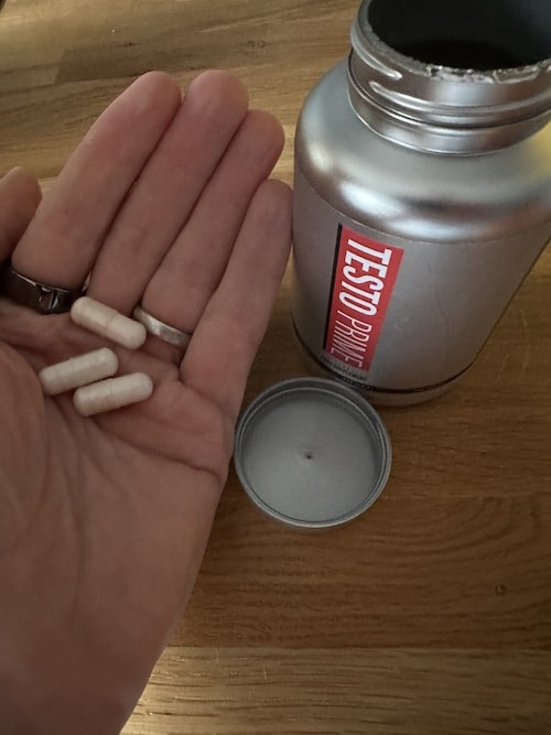 Testoprime pills in hand