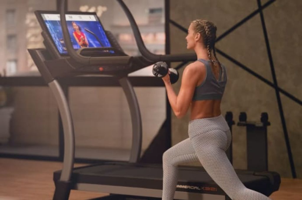 Jane working out next to x32i